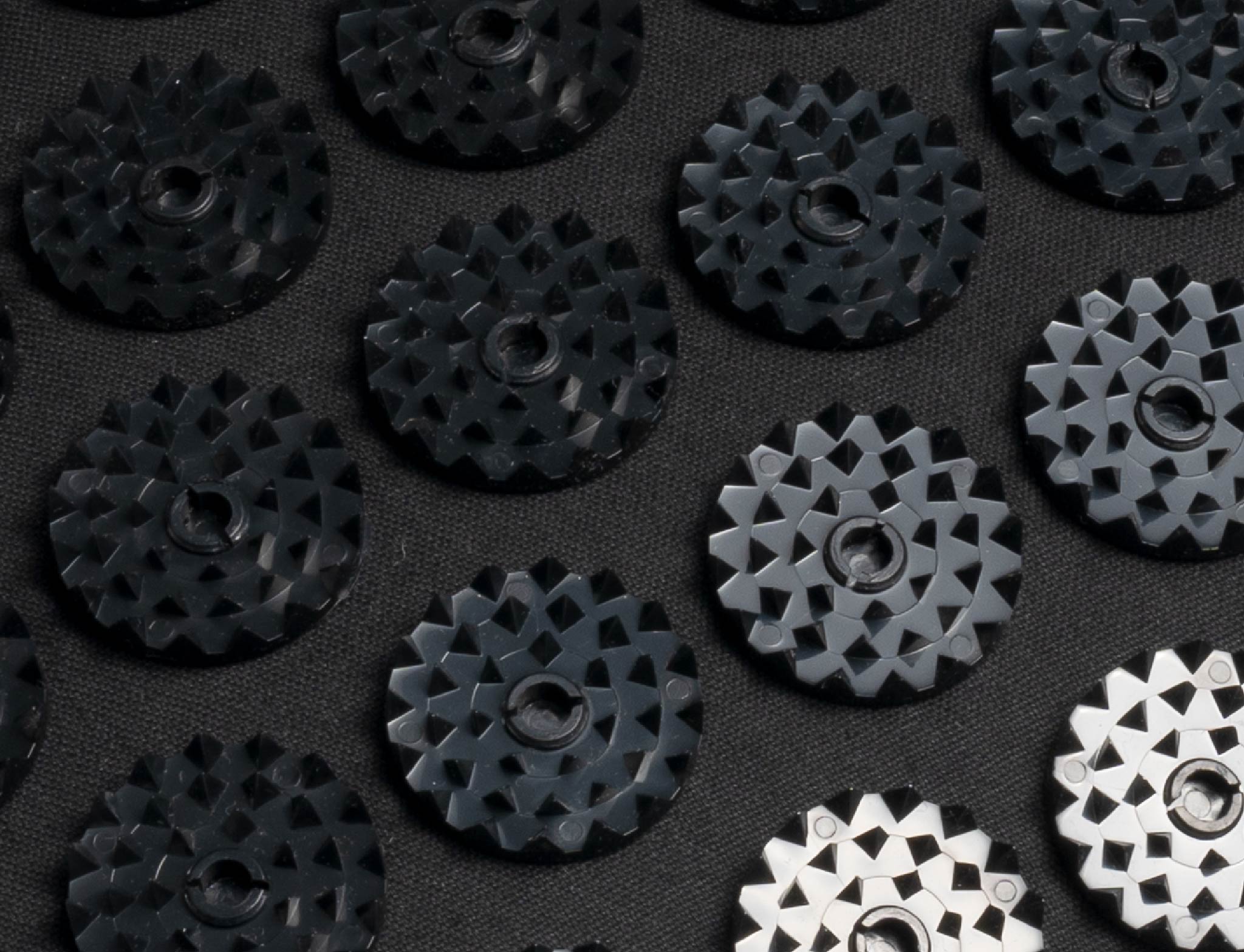 MET PRECISIE ONTWORPEN NAALDEN